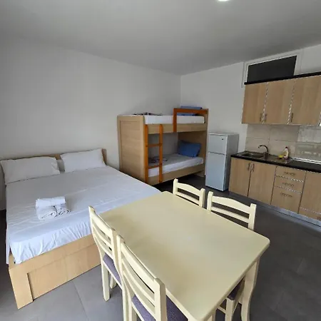 Fredly Apartaments * Shëngjin